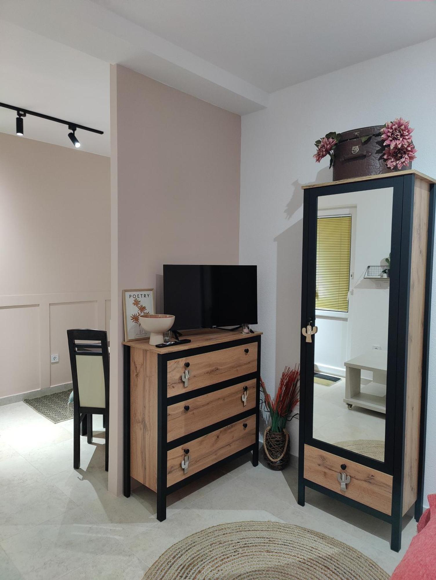 Miro Guesthouse ティヴァト エクステリア 写真